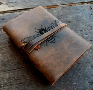 Diario de Cuero Honey Bee, Personalización Gratuita, Diario de Cuero de Búfalo en Blanco de 5" x 7" con Opción de Papel Rayado y Sin Rayas - Product Image 6