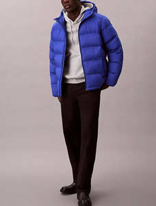 Chaqueta Acolchada para Hombre con Capucha, Diseño Moderno y Personalizado con Logotipo, 100% Nailon Cobalto, Resistente al Agua y al Viento, con Bolsillos con Cremallera - Product Image 3