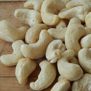 Fresh & Crunchy Whole Cashew Nuts | High Quality - Product Image 2