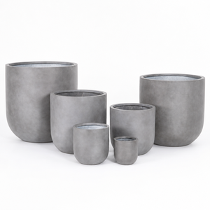 Juego de 5 Macetas Decorativas Minimalistas de Fibra de Vidrio Gris, Lisas, para Jardín Interior y Exterior, Fabricadas en Vietnam - Product Image 1