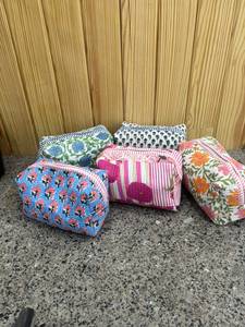 Customized logo Floral Quilted Cosmetic Pouch Handheld Down Zipper <b>Makeup</b> Bag Printed Travel Toiletry Storage <b>Case</b> for Gifts - Product Image 4