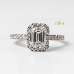 Anillo de Compromiso con Diamante Cultivado en Laboratorio, Corte Esmeralda, Diseño con Piedra Oculta, Oro Sólido de 14K/18K, Regalo para Fiesta Nupcial - Product Image 5