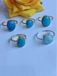 Bague artisanale Shree Om Creations en argent sterling 925 avec pierre précieuse turquoise naturelle, forme poire 9x12mm, sertie clos, certifiée IGI - Product Image 1