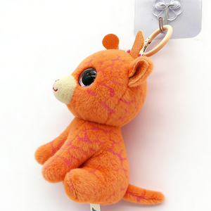 Porte-clés girafe miniature personnalisée, mignonne, assise, orange et rose à pois, petit animal de safari en peluche avec paillettes roses - Product Image 3