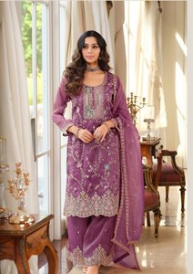 Conjunto Premium de Kurti y Pantalón de Seda Fendi con Dupatta – Diseño con Códigos y Bordados para Fiestas - Product Image 2