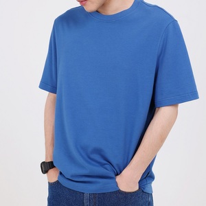 T-shirt pour homme bleu à col rond et manches courtes, coupe classique, en jersey de coton uni, tricoté - Product Image 2