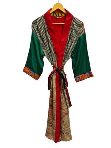 Kimono indio de seda con patchwork, túnica larga para dormir o para la playa, hecho a mano, vintage, de sari de seda reciclada. - Product Image 2