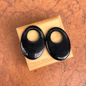 Boucles d'oreilles en résine faites à la main avec un design artistique coloré, bijoux légers et tendance pour femmes et filles, un accessoire élégant et remarquable - Product Image 4
