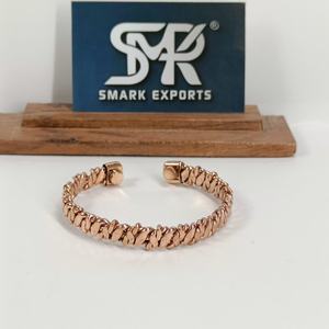 Brazalete Magnético de Cobre Puro Hecho a Mano, con Tapas de Cobre, Acabado Antiguo/Pulido, Ligero y Ajustable, Unisex, Grabado - Product Image 6