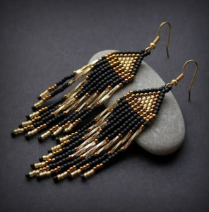 Boucles d'oreilles brodées à la main en coton avec perles de rocaille en verre, design magnifique par HF Crafts - Product Image 3