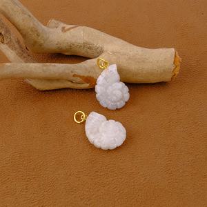 Colgante de Concha de Nautilus Tallada con Piedra Lunar Arcoíris Chapada en Oro Latón de Moda, Joyería Artesanal Unisex con Piedras Preciosas Naturales - Product Image 5