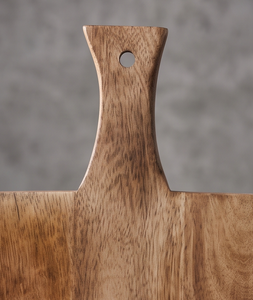 Tabla de cortar rectangular de madera de mango natural resistente con orificio para colgar y asa, ideal para queso. - Product Image 4