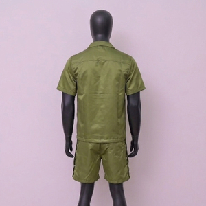 ชุดเซ็ตเสื้อแจ็คเก็ตและกางเกงขาสั้นผ้าฝ้ายพิมพ์ลายแบบแอซิดวอชสำหรับผู้ชาย น้ำหนักเบา ดีไซน์กันลมคุณภาพสูง ไซส์ใหญ่ ทันสมัย มีสไตล์ - Product Image 4