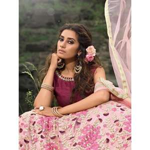 Merveilleux fil rose brodé Net Wedding Wear Lehenga Choli - Product Image 2