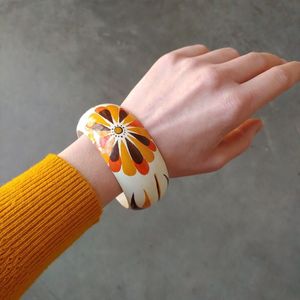 Bracelets en bois légers faits à la main, bijoux ethniques traditionnels peints à la main pour femmes - Product Image 1