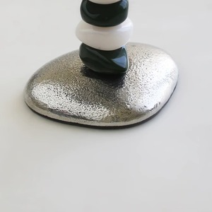 Quemador de Incienso Moderno de Metal con un Elegante Tallo Decorado con Piedras, Diseño Minimalista para una Decoración del Hogar de Lujo - Product Image 4