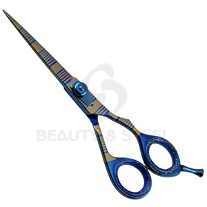 Ciseaux de coiffure professionnels bleu foncé avec design à rayures linéaires et bord convexe tranchant - Product Image 1