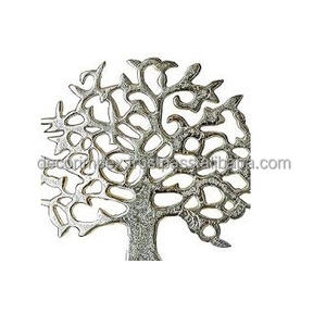 Ce superbe dessus de table à feuilles d'or est une pièce d'art moderne qui apporte une touche de beauté naturelle à l'intérieur. - Product Image 6