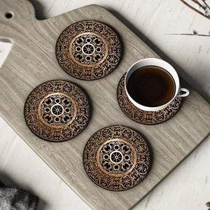 Sous-verres en acier inoxydable de qualité supérieure avec base antidérapante pour la protection des tables de maison, de bureau ou de bar. Disponibles à la vente. - Product Image 1