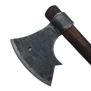 Hacha Vikinga Hecha a Mano con Mango de Madera de Fresno Grabado y Funda de Cuero con Grabado en la Cabeza - Product Image 3