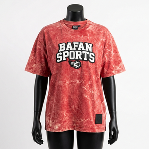 T-shirt femme en coton lourd 240 GSM, effet délavé, imprimé graphique, logo personnalisé, coton rouge délavé - Product Image 1