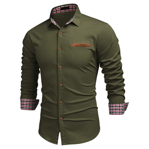 Chemise habillée bleu clair pour homme, coupe ajustée, avec poignets et col à carreaux, manches longues, style smart casual, tissu popeline. - Product Image 3