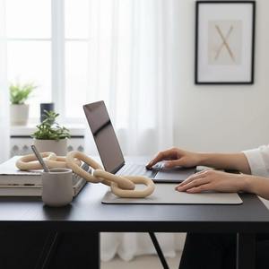 สร้อยคอไม้สไตล์สปอร์ตแบบยุโรปและอเมริกาประดับมุกและเพชร กลิ่นหอมสีแดง ดีไซน์เฉพาะกลุ่ม ระดับไฮเอนด์ สำหรับทั้งชายและหญิง - Product Image 2