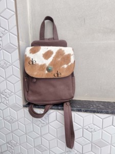 Sac à dos tendance en cuir véritable, motif cuir de vachette, style bohème, unisexe, de haute qualité, pour l'école - Product Image 4
