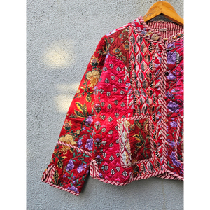 Manteau matelassé réversible en coton pour femme, rouge, avec patchwork floral, veste tricotée respirante et écologique, idéal pour l'hiver – Cadeau - Product Image 2