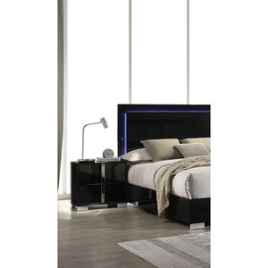 Comodino Moderno con Gambe Cromate, Colore Nero e Finitura UV, Elegante Tavolino da Notte per Camera da Letto - Product Image 1