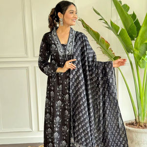 Ensemble trois pièces haut de gamme pour femme en pur coton imprimé, tissu Chanderi, moderne et élégant, idéal pour les fêtes estivales et la protection solaire - Product Image 1