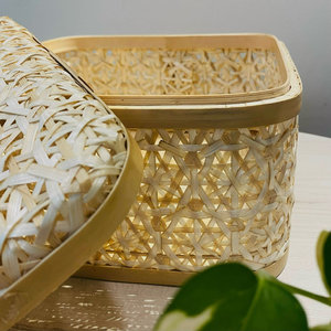 Caja de Almacenamiento de Bambú Tejida con Tapa Hexagonal, Caja Decorativa Natural para el Hogar, Artesanía de Tejido Elegante - Product Image 3