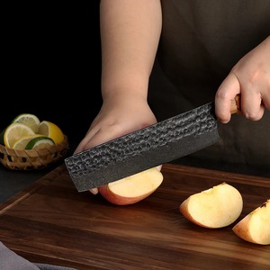Cuchillo Mini Cleaver Hecho a Mano, Ecológico, Ambidiestro, con Hoja de Acero al Carbono Extra Afilada, Mango de Madera y Funda de Cuero - Product Image 3