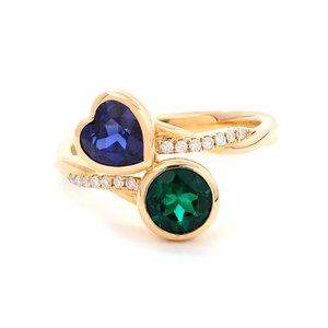 Bague Toi et Moi en Or Jaune 14K avec Saphir de Laboratoire et Émeraude Ronde de Laboratoire Zambienne, Bague de Fiançailles à Deux Pierres avec Bande Pavée Torsadée - Product Image 4