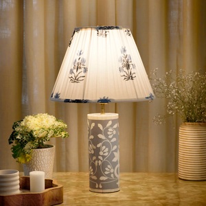 Lampe artisanale en os incrusté pour collection d'accessoires de maison design, abat-jour botanique pour décoration intérieure de salon - Product Image 1