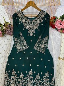 Ensemble Kurti brodé vert avec Sharara crème, tenue traditionnelle indienne et pakistanaise pour mariage, coupe ample pour femme, longueur cheville, en polyester - Product Image 3