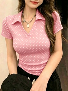 เสื้อโปโลผู้หญิงลายจุด คอวี แขนสั้น ทรงเข้ารูป เสื้อครอปท็อปลำลอง เสื้อยืดแขนสั้นรัดรูป เสื้อสำหรับผู้หญิงใส่ออกนอกบ้านทุกวัน - Product Image 2