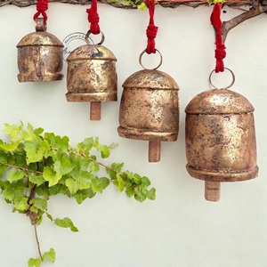 Ensemble de cloches en fer vintage avec finition rustique, son apaisant, parfait pour le balcon du jardin et la décoration murale de la maison - Product Image 1