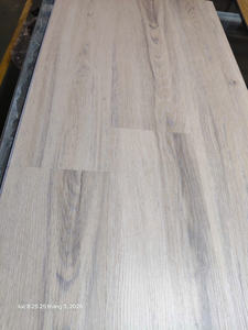 Suelo de PVC con Diseño de Grano de Madera de 6mm, Resistente al Agua, Antiformaldehído, para Apartamentos Modernos, Material Compuesto de Piedra y Plástico - Product Image 4