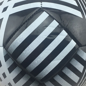 Ballons de sport en PVC de haute qualité pour adultes, tailles 4 et 5, en cuir noir, équipement de course, ballons de football pour des buts parfaits - Product Image 5