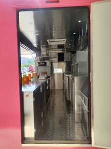 Remolque de Comida Móvil 4x4 de Acero Inoxidable y Vidrio para Servicio de Snacks y Catering Comercial con Capacidad para 150 Personas y Potencia de 1.5KW-20KW - Product Image 2