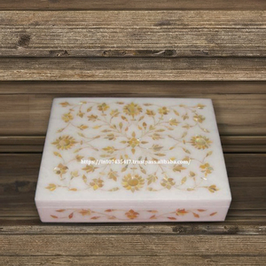 Boîtes à bijoux faites à la main en marbre blanc pur avec incrustation d'art floral et logo personnalisé, emballage polyvalent pour offrir des cadeaux - Product Image 1