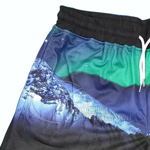 Shorts de sport streetwear personnalisés pour hommes, coupe oversize, en maille, par sublimation - Product Image 3