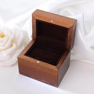 Caja de Anillos de Madera Maciza de Arce de Lujo, Caja de Madera con Acabado Pulido de Arce, Cierre Magnético Oculto, para Bodas - Product Image 4