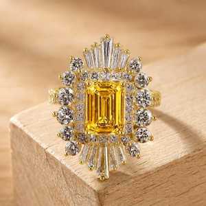 Anillo de Compromiso con Halo de Diamantes Amarillos Corte Esmeralda, Anillo de Boda con Diseño de Copo de Nieve, Joyería Fina de Platino, Regalo para Ella, Anillo de Aniversario - Product Image 1