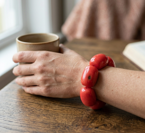 Brazalete de Resina Colorido Moderno y de Lujo para Mujer, Diseño Único, Joyería de Moda a Precio de Mayoreo para Boutique y Tienda - Product Image 2