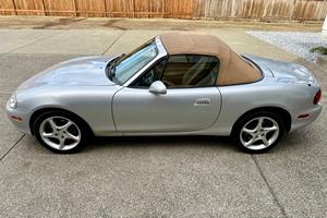 Mazda MX-5 Miata LS de 2002 - Product Image 3