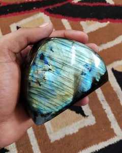 หินลาบราดอไรต์ธรรมชาติทรงอิสระ แสงแฟลชสวยงาม สำหรับตกแต่ง ขายส่งจากโรงงาน - Product Image 4