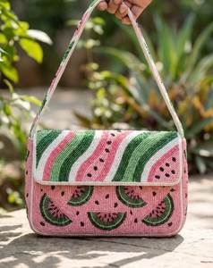 Bolso de Hombro Artesanal Rosa con Cuentas Estilo Costero, con Estrellas de Mar y Conchas - Product Image 3