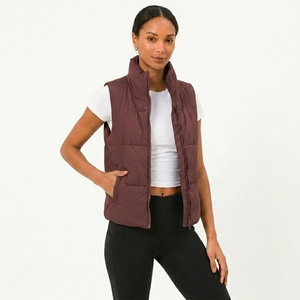 Veste sans manches matelassée personnalisée OEM ODM, fabricant de gilets d'hiver pour femmes en marque privée - Product Image 2